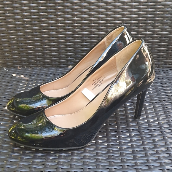 Merona Shoes - Merona classic black high heels